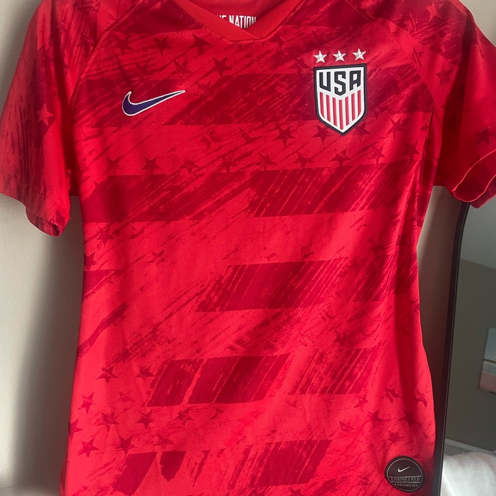 Nike Women’s Red 2019 USA Soccer Jersey with Navy Swoosh